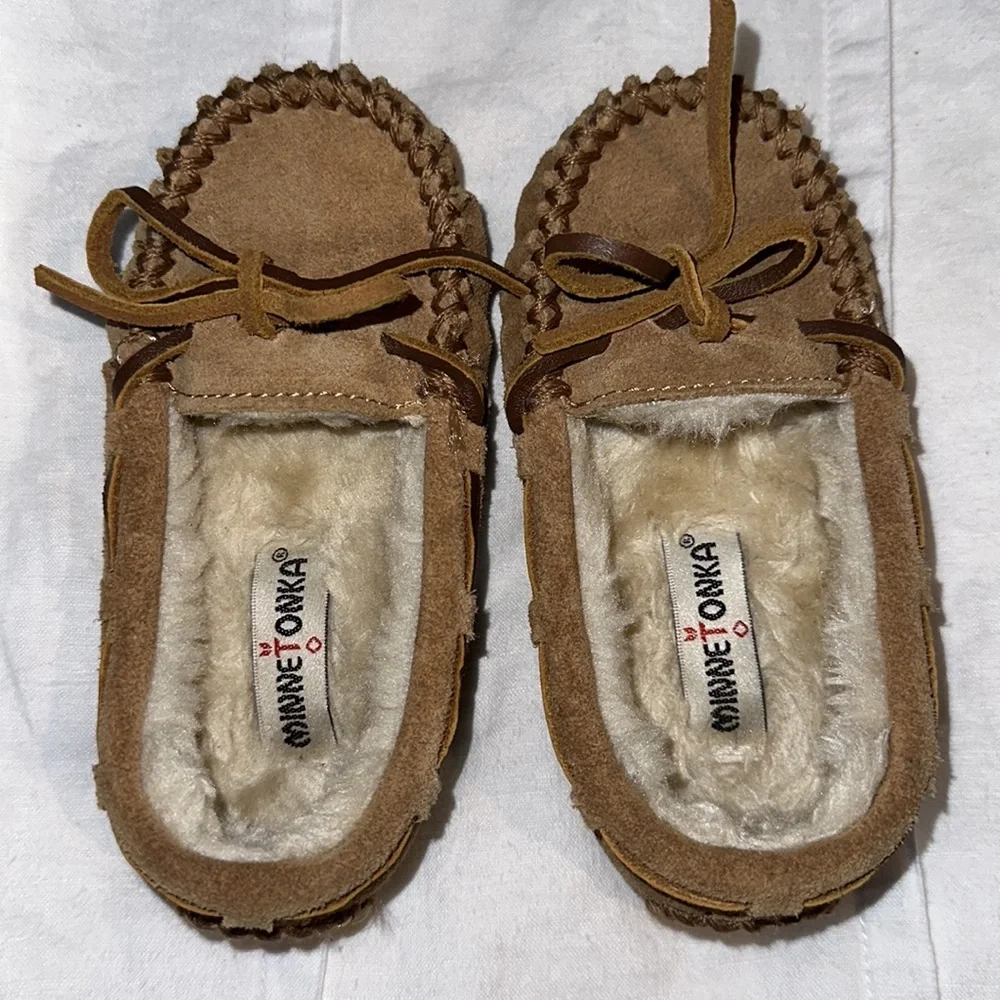 Minnetonka Moccasins Britta Trapper Slipper Little Kid Cinnamon Size 7